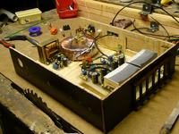 Wzmacniacz stereo w stylu retro/steampunk. Wzmacniacz stereo w stylu retro/steampunk.