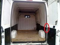 To jest zaczep ogranicznika otwierania drzwi