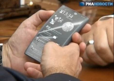 Rosjanie wyprodukują telefon 4G z dwoma ekranami