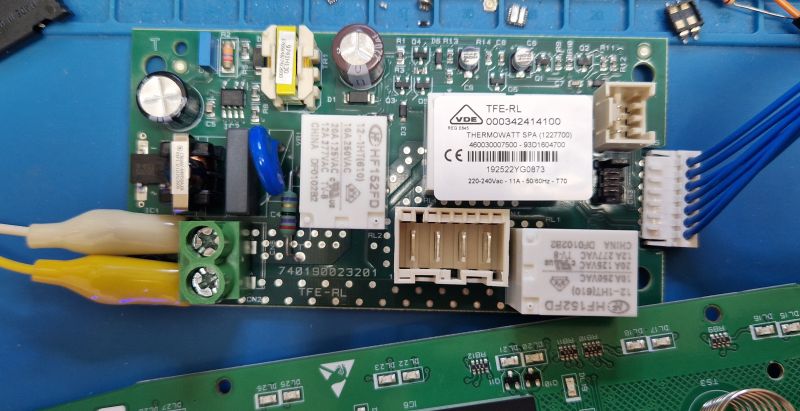 Interior and reverse engineering of the Ariston Velis 80 Wi-Fi electric water heater on ESP32 (part1