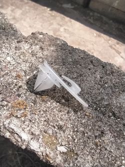 Znaleziska z piwnicy: identyfikacja spinek związanych z motoryzacją, Fiat