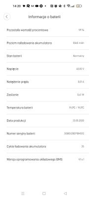 Ekran „Informacje o baterii” w telefonie z danymi: 99%, 5065 mAh, 40,83 V, 0,01 A.