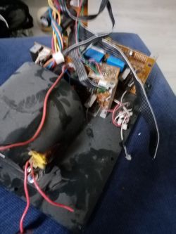 Jak złożyć subwoofer JBL Simply Cinema Sub 300B? Potrzebna pomoc.