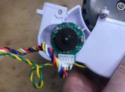 Wnętrze odkurzacza smart/robota sprzątającego z WiFi Medion 13277