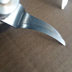 Termomix TM6 - zużyty nóż miksujący, co powoduje wyciek z naczynia miksującego.