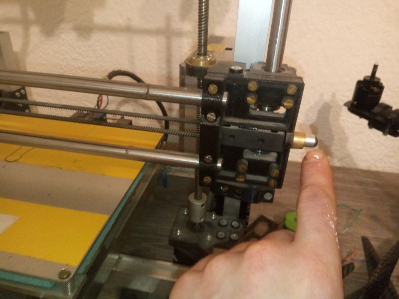 Gdzie kupić twardy wałek 8mm i łożyska do Anet A8? Uszkodzenie po użyciu kombinerek