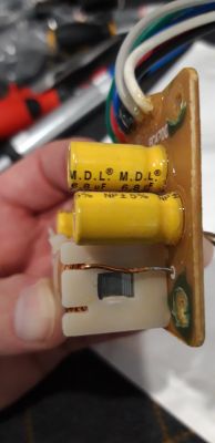 Tuning kolumn Jamo S 408 z użyciem nowych kondensatorów: efekty i doświadczenia