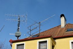 Wzmacniacz AMS 18dB do anteny UKF 3el - poprawa odbioru stacji 80km, zasilacz regulowany