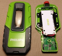 Wnętrze latarki przegubowej brandowanej PHILIPS, model Xperion 3000 Pocket