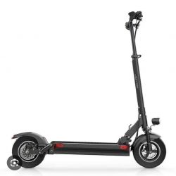 Elektryczna hulajnoga Joyor Y6S na białym tle