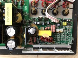 Uszkodzony subwoofer kina domowego Klipsch RPW10 Uszkodzony subwoofer kina domowego Klipsch RPW10