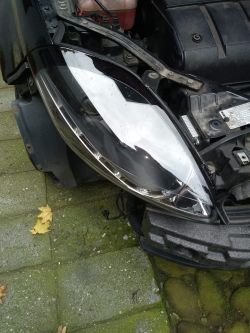 Fiat Bravo II 1.9 po włączeniu zapłonu gasną światła postojowe po prawej stronie