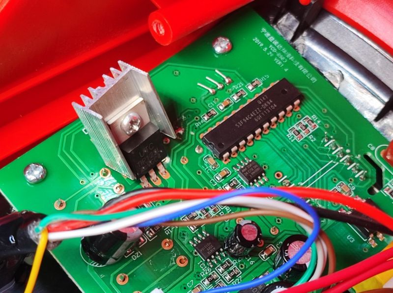 Interior of the Yato YT-82457 Soldering Station Close-up of the internal components of the Yato YT-82457 soldering station.