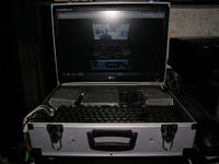 Przenośny komputer w walizce