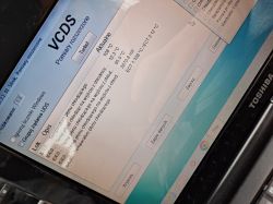 Ekran VCDS pokazujący temperatury płynu chłodzącego dla samochodu Passat B7.