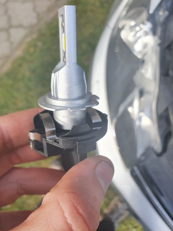 Golf 6 - Żarówki H7 LED nie pasują do gniazda, jak dopasować?