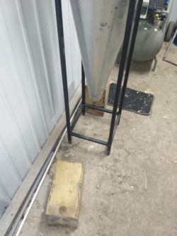 Jak zamontować pojemnik na pył do separatora cyklonowego?