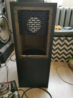 Subwoofer Tonsil A200: Słaby bas i przegrzewające się magnesy po 20 minutach grania