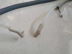 Beko DIN28421 - Błąd E01, wyciek i pęknięty wąż zasilania wody przy przepływomierzu