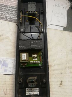 Jak podłączyć podnośnik samochodowy 3-fazowy na 240V? Kondensator, włącznik.