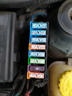 Opel Astra G 2002 - Wysoki pobór prądu, awaria wspomagania kierownicy i problem z akumulatorem