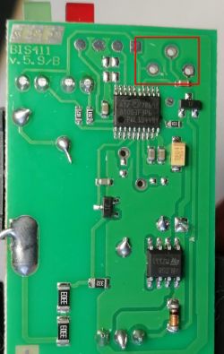 Wnętrze przekaźnika bistabilnego BIS-411 + schemat