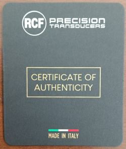 Czarna karta „RCF Precision Transducers” z napisem „Certificate of Authenticity” i „Made in Italy”.