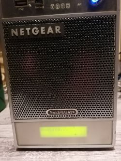 Serwer Netgear RN104 nie startuje - pytanie o możliwe działania