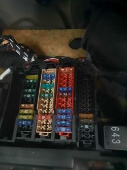 Audi A4 B8 Avant 2.0TDI: Wymiana modułów sterowania po spawaniu - omijanie zabezpieczeń