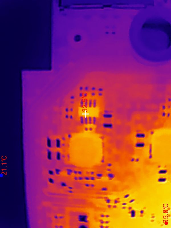 Thermal image of a PCB board, hottest point reaches 35.6°C