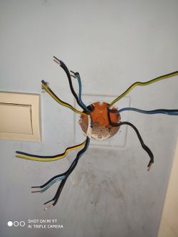 Podłączenie wyłącznika podwójnego do dwóch lamp.