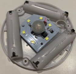 Lampka LED z czujnikiem ruchu - zmiana na aktywację w dzień