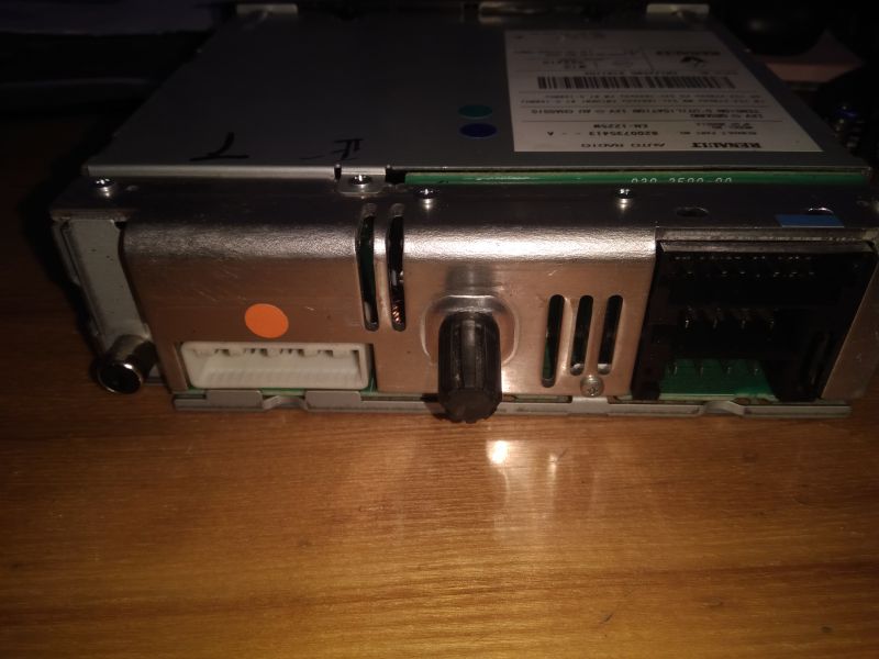 Laguna II 2006 - problemy z radiem Cabasse: trzaski i brak dźwięku FM