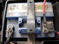 Jak zdjąć dekiel w akumulatorze Bosch S4 bez uszkodzenia obudowy?