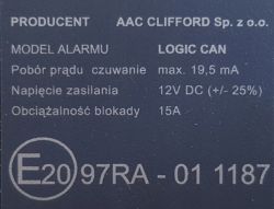 Tabliczka znamionowa alarmu samochodowego AAC Clifford Logic CAN z danymi technicznymi.