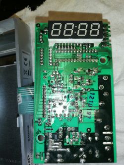 Mikrofalówka Sharp R-642(IN)E - Nie włącza się, uszkodzony IC 100(rozerwało go)