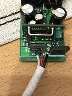 Oświetlenie LED nie działa - zgrzytanie, iskrzenie, wymiana zasilacza. Problem z przewodami.