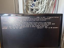 HP ProLiant ML150 G6 P410 - RAID1 148GB odbudowuje się, co robi F2?