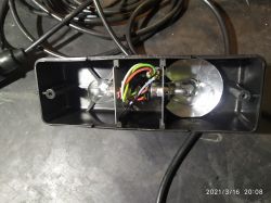 Montaż świateł zespolonych w przyczepie - brak świateł stop, mrugające pozycyjne