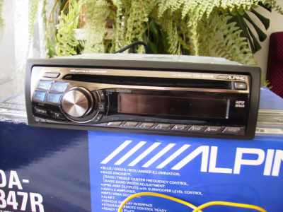 Clarion DXZ 558 RMP VS ALPINE CDA- 9850Ri