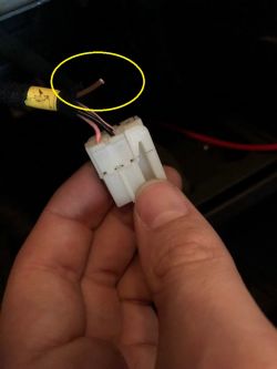 Volvo V40 - Dodatkowe gniazdo zapaliczniki, wtyczki elektryczne