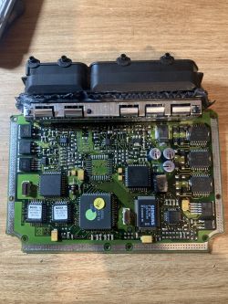 Podłączenie sterownika 0281001720 do Kess v2: Szukanie pin out i przejściówek dla Passat B5 1.9tdi