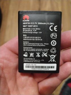 Bateria Huawei HB5F3H-12 3.7V 3560mAh trzymana w dłoni