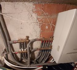 Pompa ciepła LG therma V i dwie pompy i salus it500 i it300