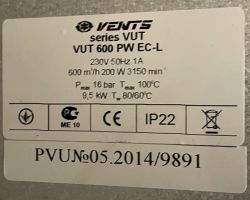 Etykieta na rekuperatorze VENTS VUT 600 PW EC-L z danymi technicznymi