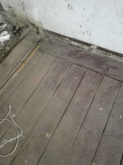 Restoring Old Tenement House Floor: OSB Boards, Joists, and Leveling Tips for DIY Renovation