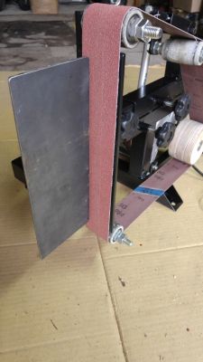 DIY Szlifierka pasowa z silnikiem od pralki DIY Szlifierka pasowa z silnikiem od pralki