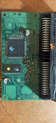 Płytka drukowana sterownika silnika Siemens EMS3132 z widocznymi komponentami elektronicznymi.