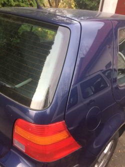 [GOLF IV 1999] - Identifying Paint Color Code from Photos: Tailgate Replacement Help Needed