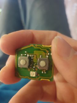 Dlaczego pilot do Seata Leon nie otwiera drzwi? Zamykanie działa bez problemu.